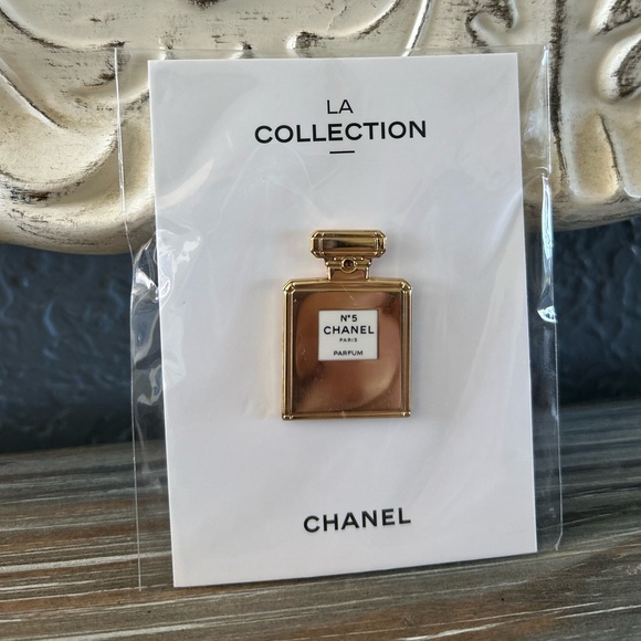 CHANEL No. 5 Gold Pin NWT  Perfume Pin GWP - Picture 1 of 10